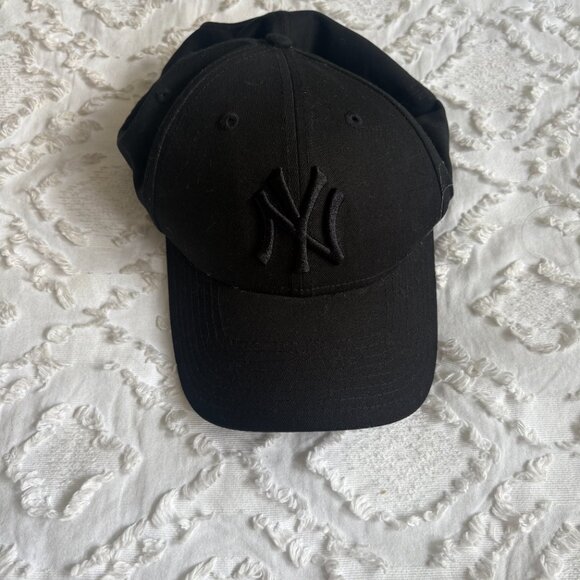 New York Yankee Black New Era Baseball Cap - Picture 1 of 5